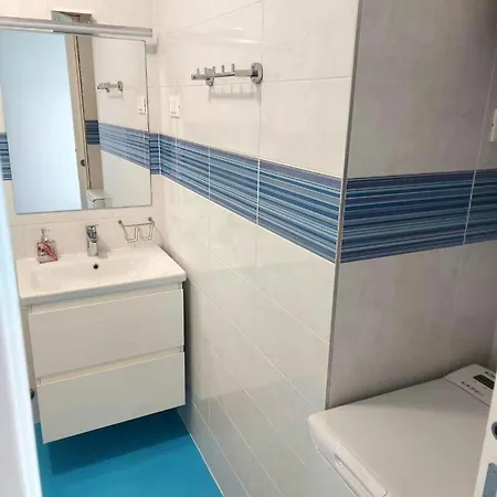 For 2 In Center Apartment *
